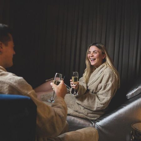 Retallack Resort & Spa Padstow Exteriér fotografie A couple relaxing at the spa