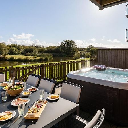 Retallack Resort & Spa Padstow Exteriér fotografie A hot tub at a UK holiday park