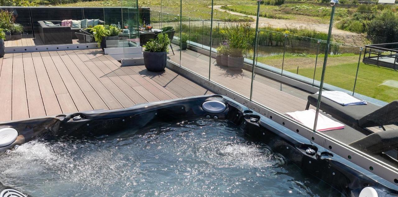 Retallack Resort & Spa Padstow Exteriér fotografie A hot tub
