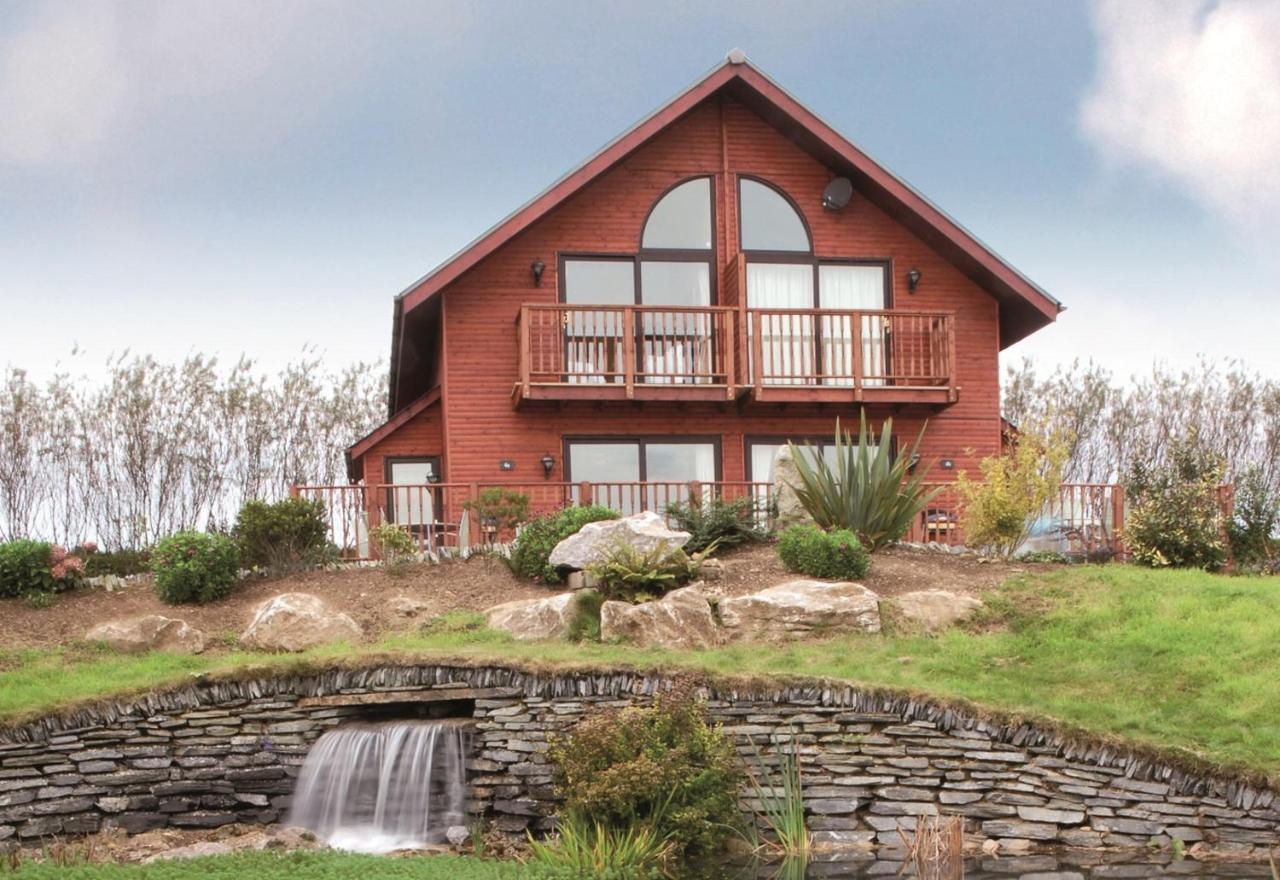 Retallack Resort & Spa Padstow Exteriér fotografie A log cabin in the UK
