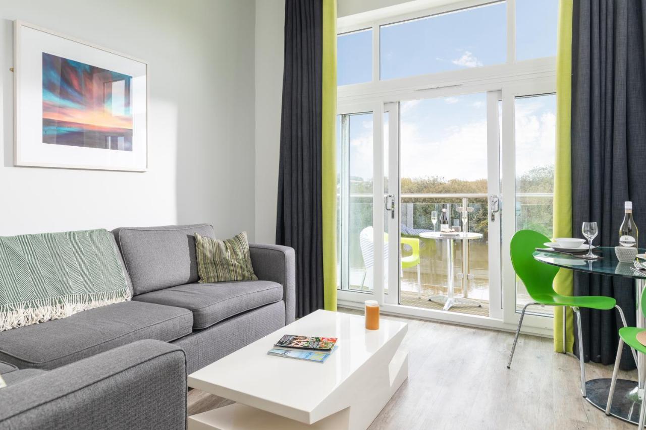 Retallack Resort & Spa Padstow Exteriér fotografie The interior of a serviced apartment in the UK